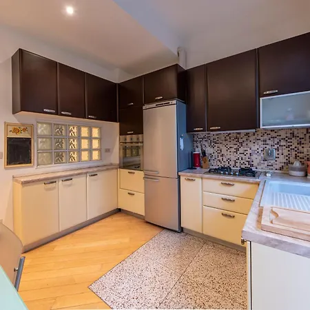 Housmart Treves 2 *