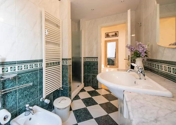 Housmart Treves 2 * Болонья