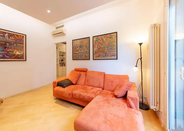 Apartamento Housmart Treves 2 *